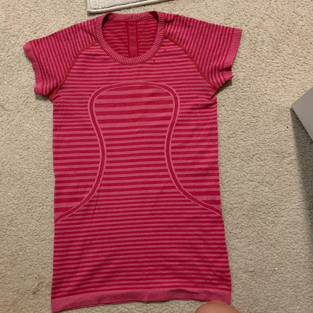 💗💗Pink Lululemon swiftly tech shirt-size 6💗💗